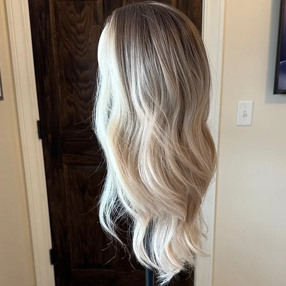 Chelsey Smith Crowns Rooted Blonde T part wig (Angie?) - Picture 3 of 8